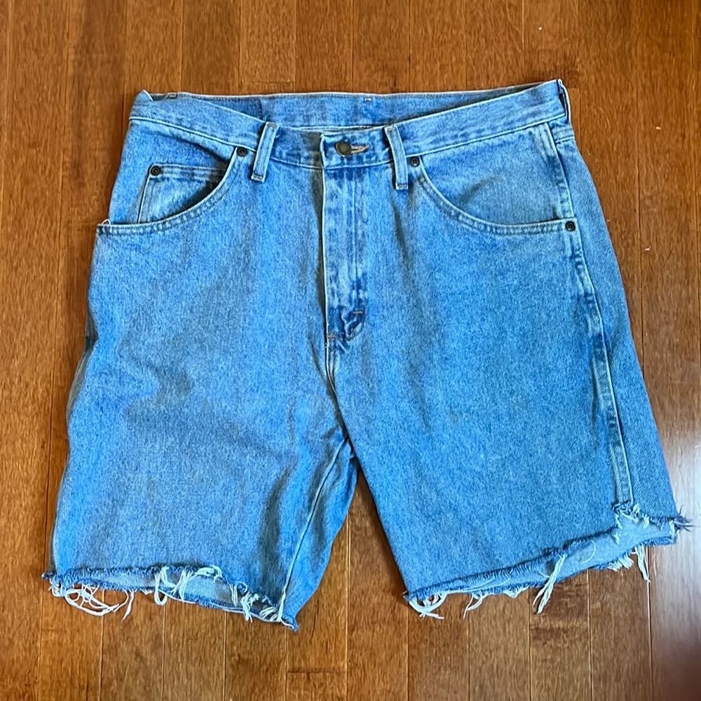 Men’s Wrangler Denim Jean Shorts, Size 33.